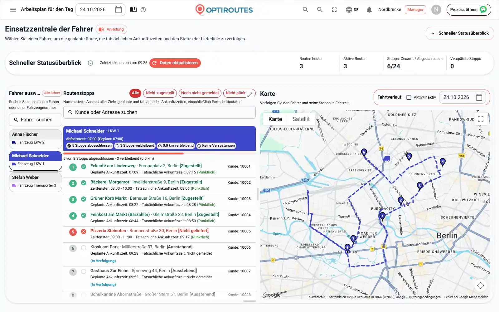 Bildschirm „Verteilung in Echtzeit“ in OptiRoutes mit Fahrerrouten auf einer Live-Karte und einer Stoppliste mit Status