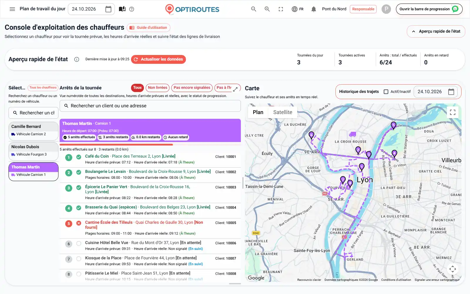 Écran de distribution en temps réel d’OptiRoutes avec les tournées des chauffeurs sur une carte en direct et une liste d’arrêts avec statuts