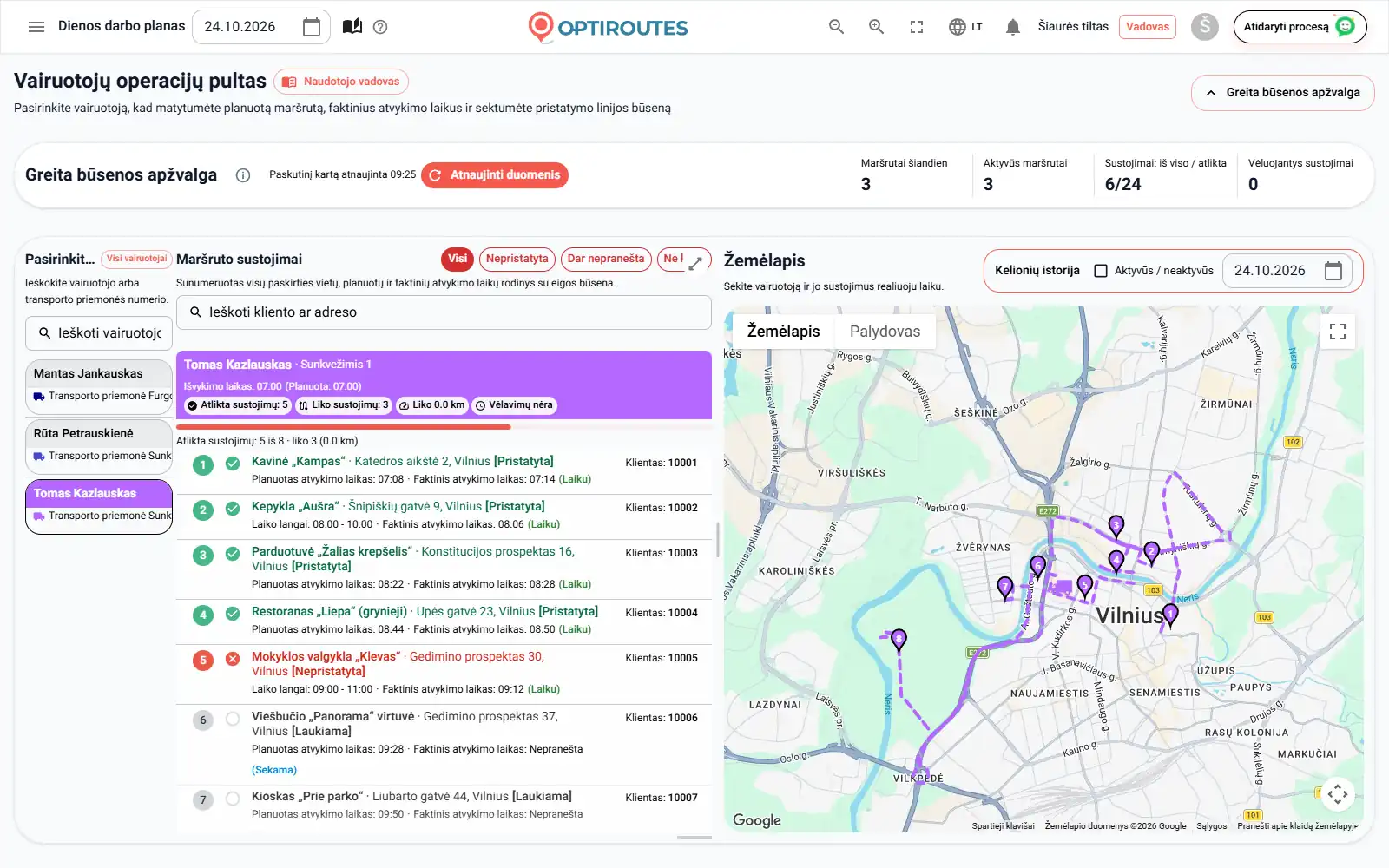 OptiRoutes platinimo realiuoju laiku ekranas su vairuotojų maršrutais gyvame žemėlapyje ir sustojimų sąrašu su būsenomis