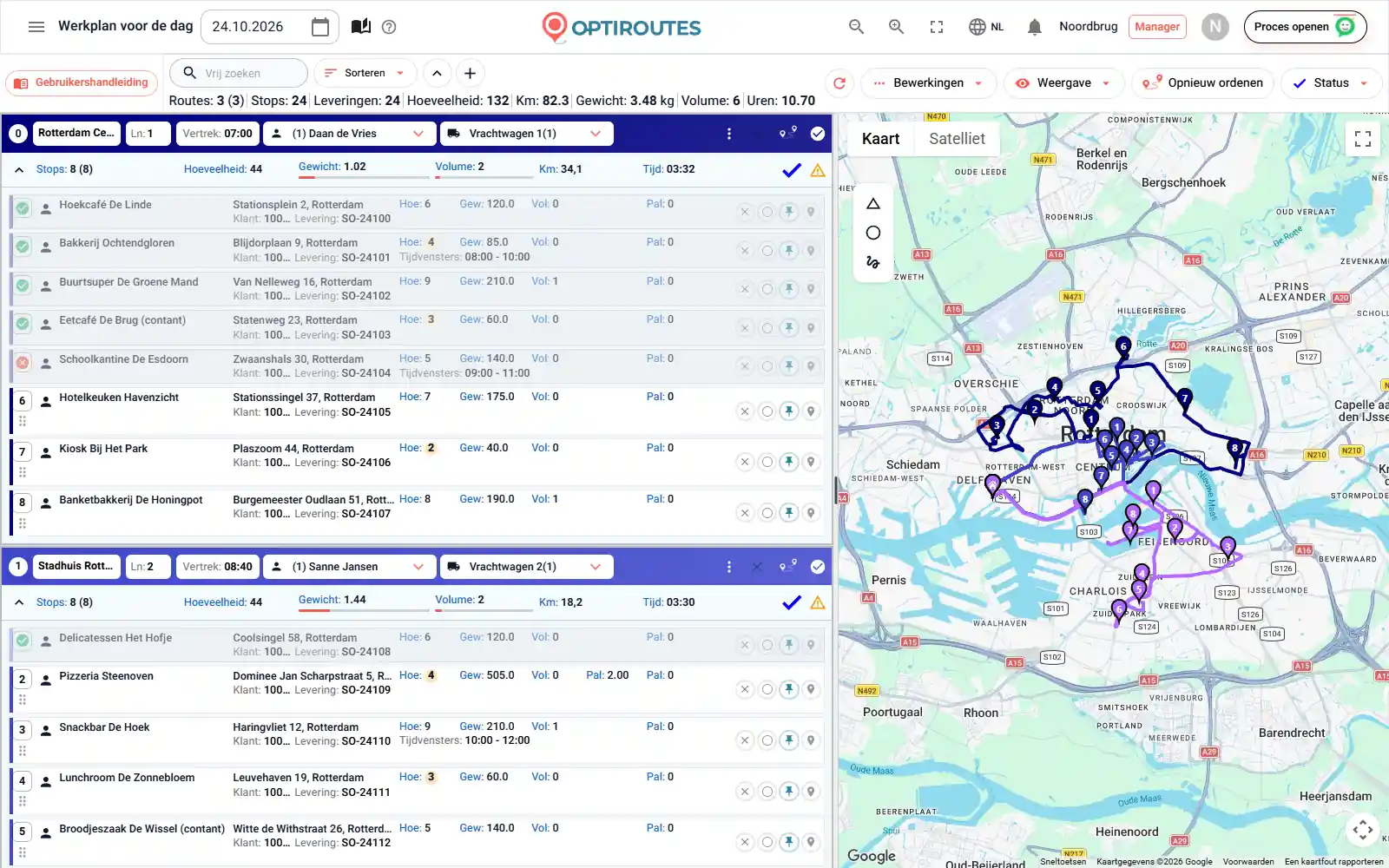 Routescherm van OptiRoutes met drie gekleurde bezorgroutes op een kaart en routekaarten ernaast